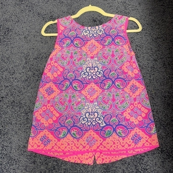 𝅺LILLY Pulitzer Iona Shell Top Silk XS Behind the Gates engineered print - Picture 2 of 5